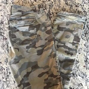 GAP skinny utility camo pants